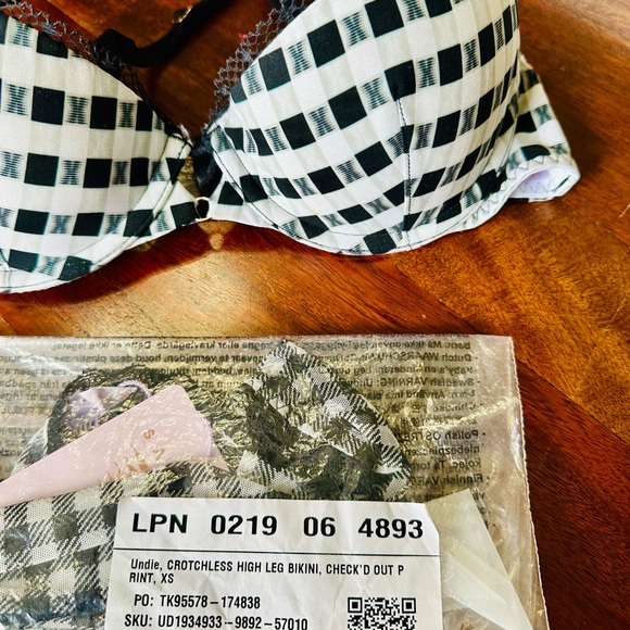 Savage X Fenty Black & White CHECK'D OUT PRINT Plunge Bra & Crotchless Panty Set - Picture 6 of 11